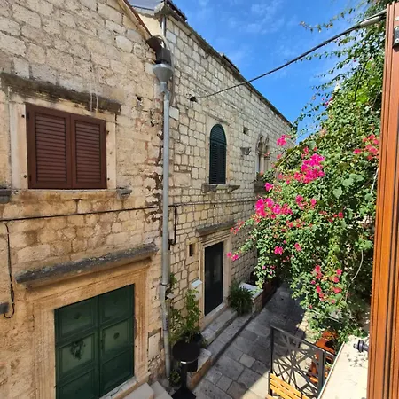 بيت شباب Hvar Old Town Boutique هفار