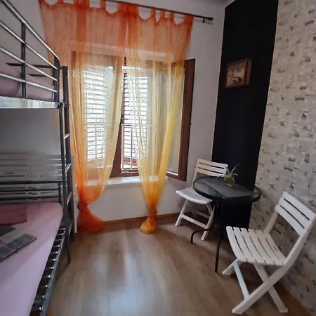 Hvar Centre Dorms *